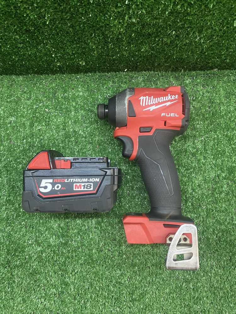 Безчетков Импакт с регулаж на оборотите  Milwaukee M18 FID2