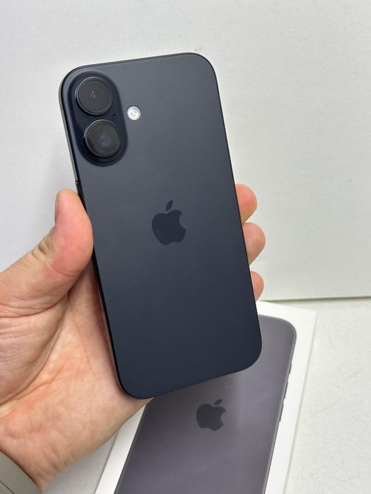 Продам Айфон 16 128г