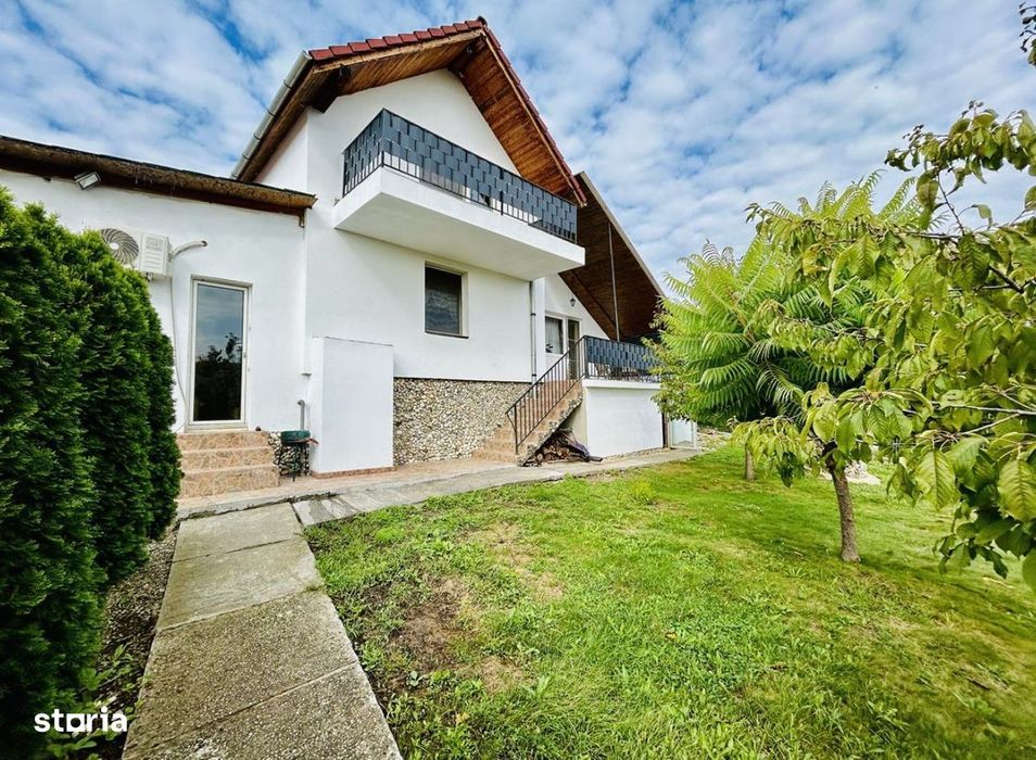 Casa cu teren mare - mobilata si utilata - zona buna