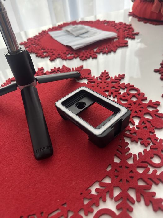 Селфи стик, светлина