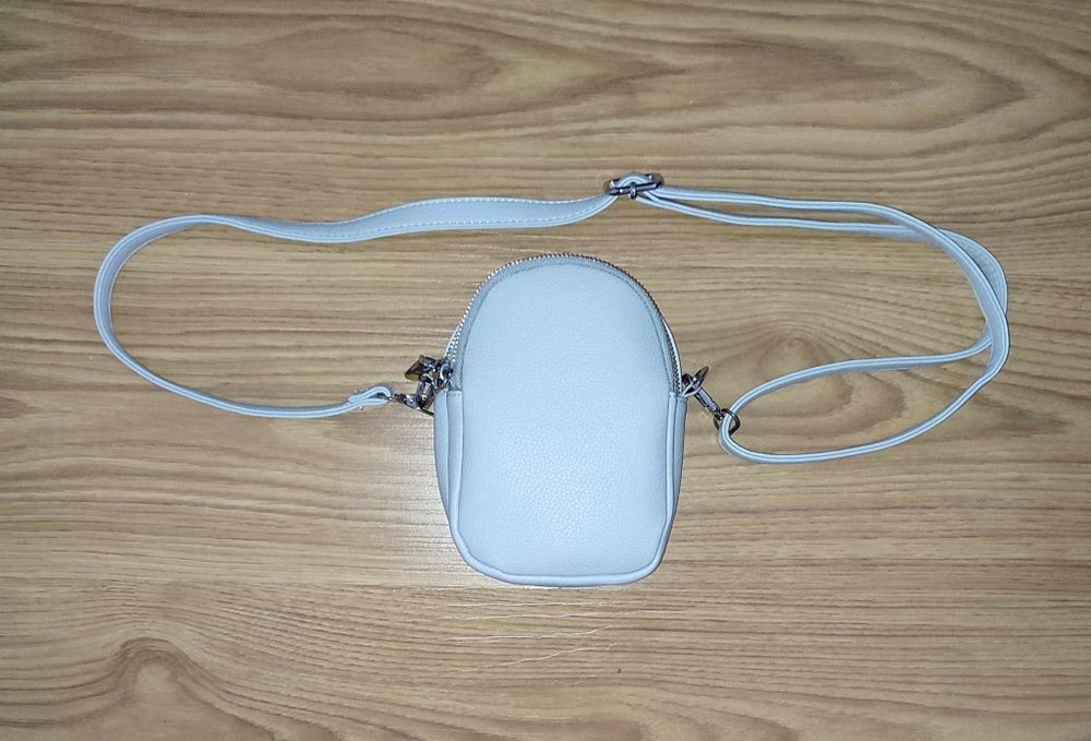 Продавам Чанти и Колани