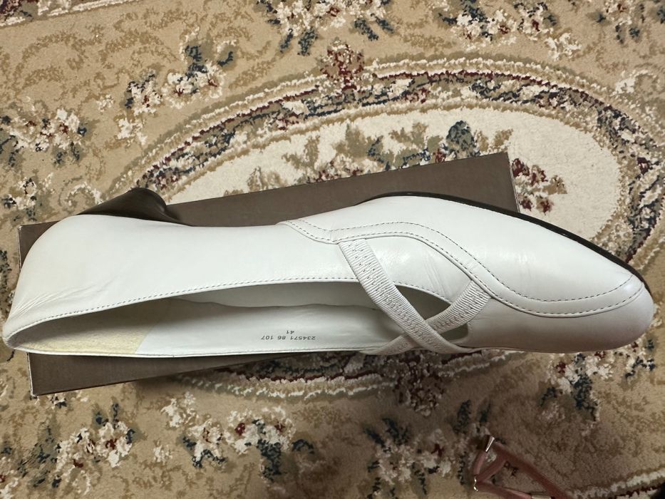 Vand pantofi de piele marca Ecco noi albi 39,5/ 40 marimea