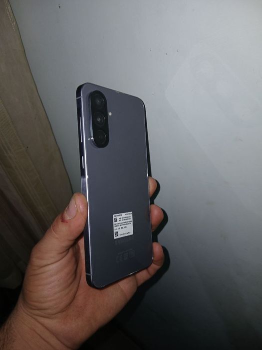 Telfon sotiladi samsung A56 holati ideal