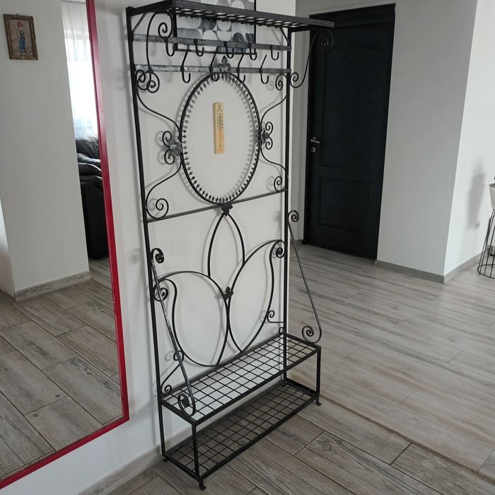 Cuier antic, rustic, fier forjat cu rafturi pentru pantofi