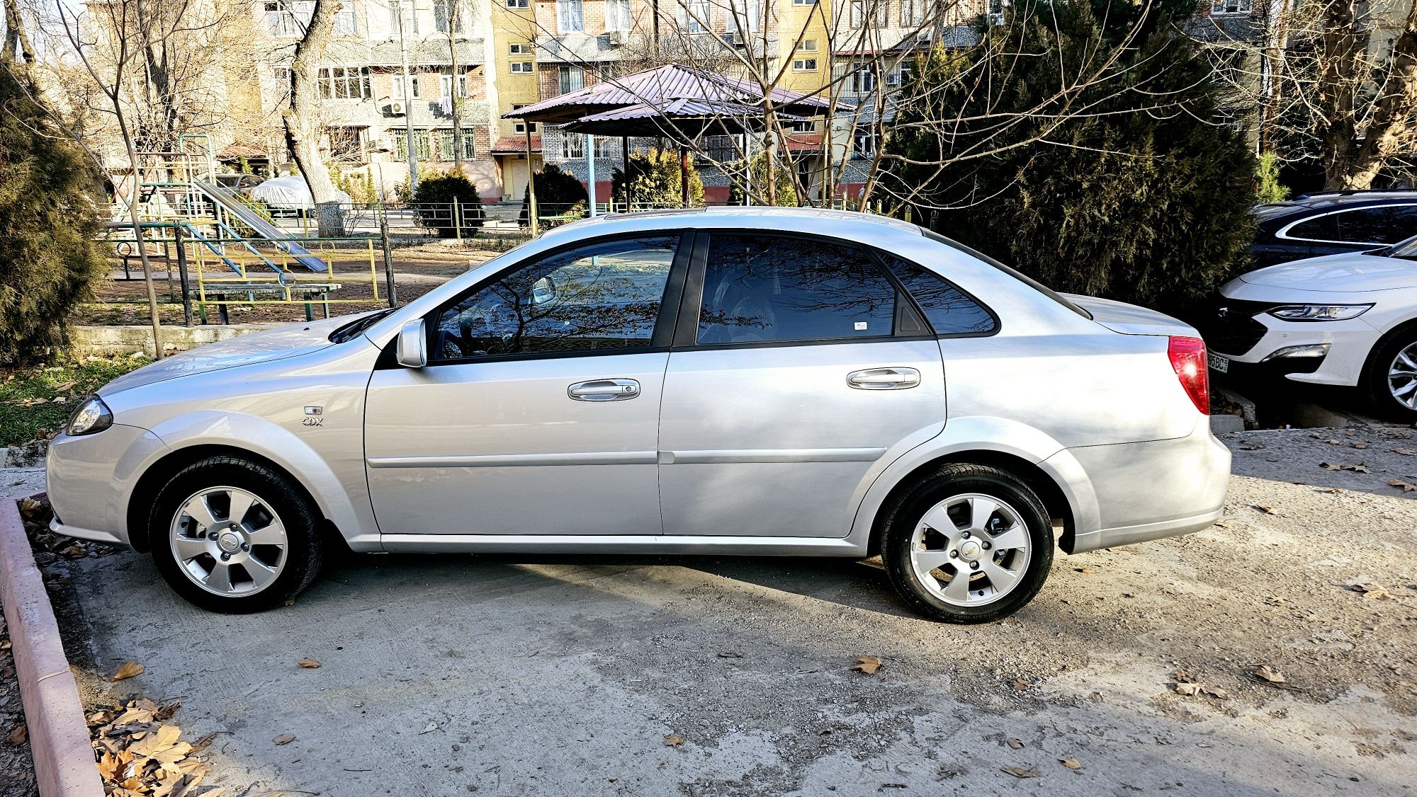 Gentra 3 A/T lyuk va Abs bor.