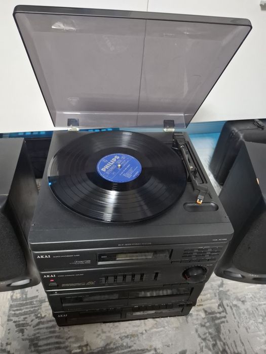 Sistem audio multifuncțional Akai model AC-M55 cu boxe inclus
