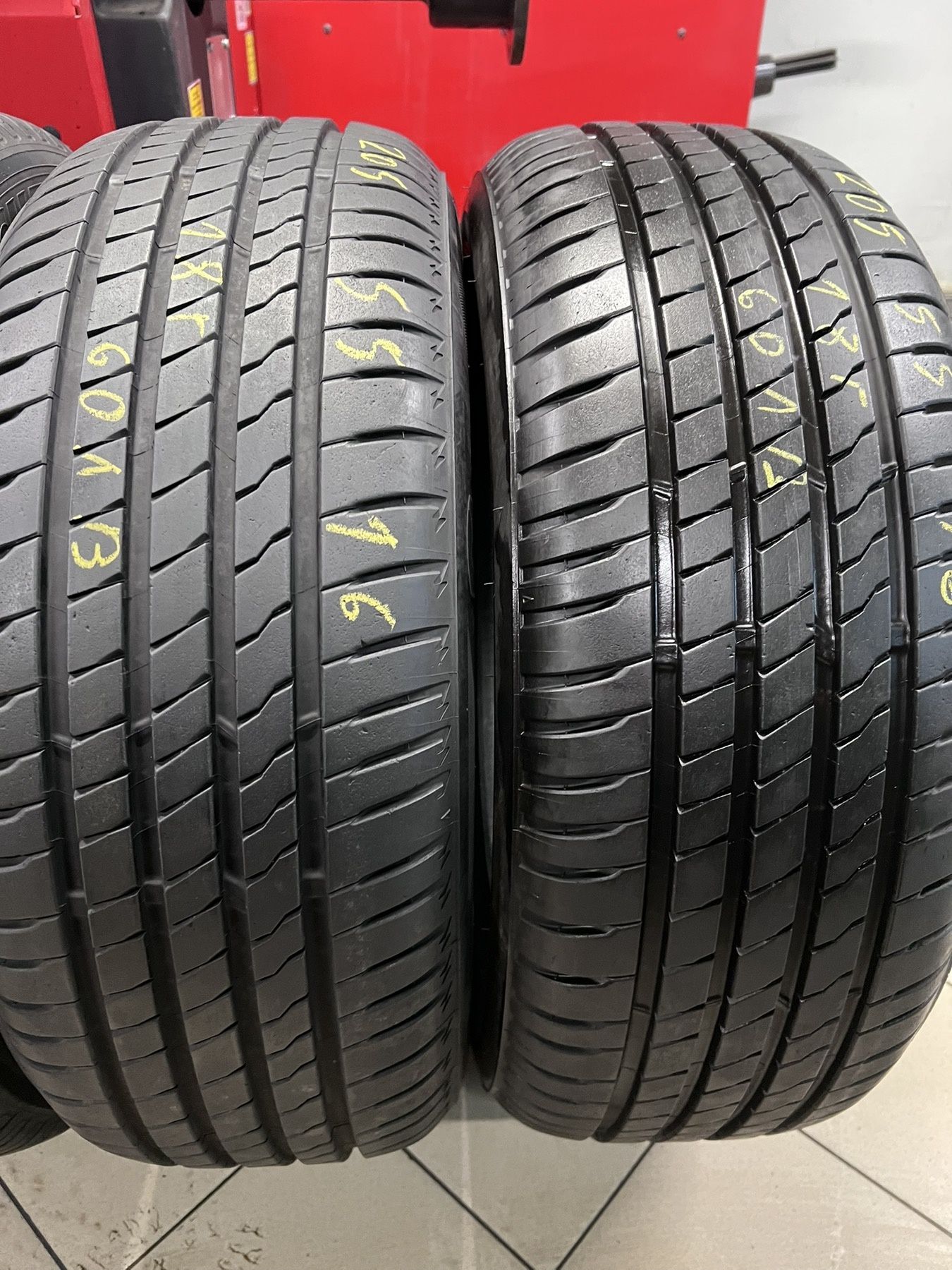 Летни гуми 205/55 R16  2бр.Michelin и 2бр. Firestone.