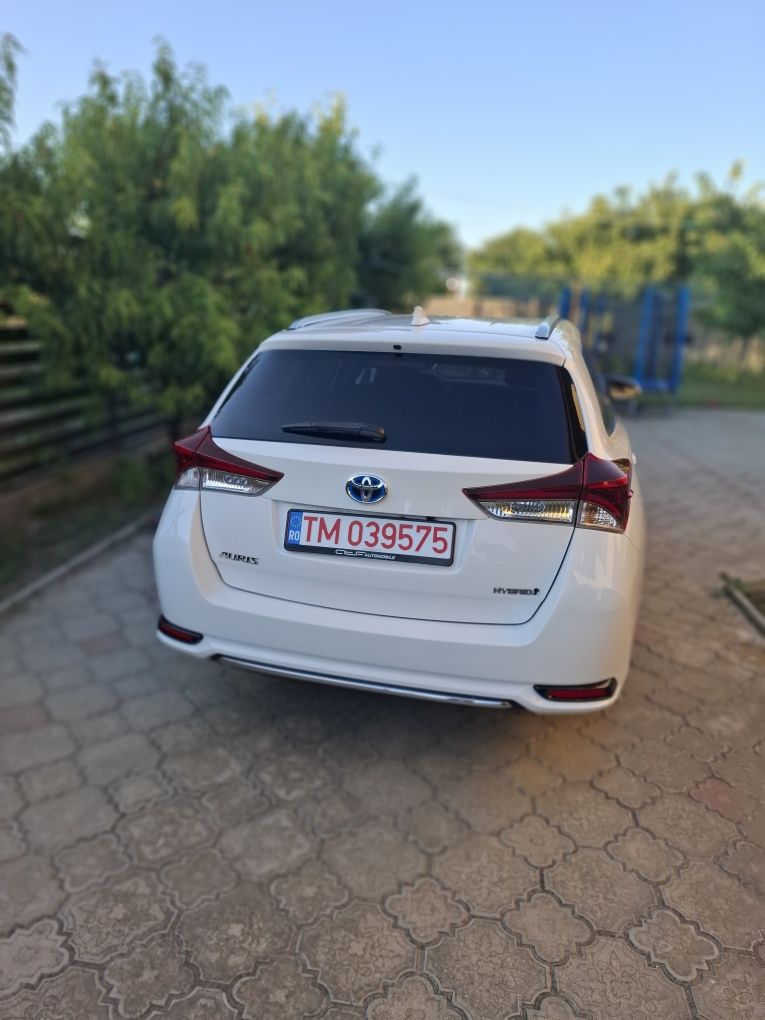Vînd Toyota auris Touring Sports 1,8 hibrid automat 2018