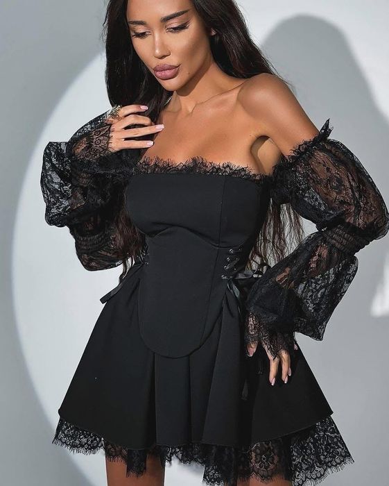 Рокля корсет с ръкави дантела