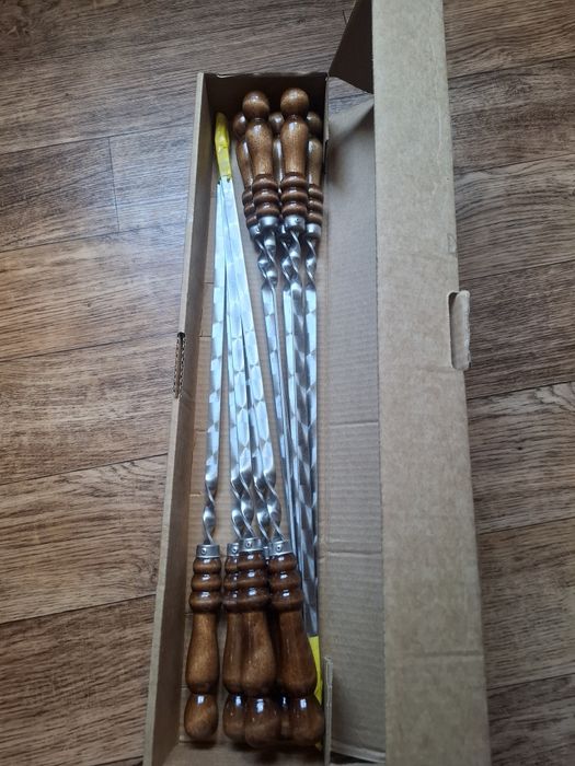 Продам шампура  10 штук ,длина - 60 см,ширина - 1,2см , толщина -  0,3