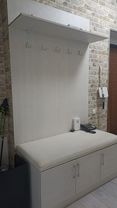 Продаётся прихожая