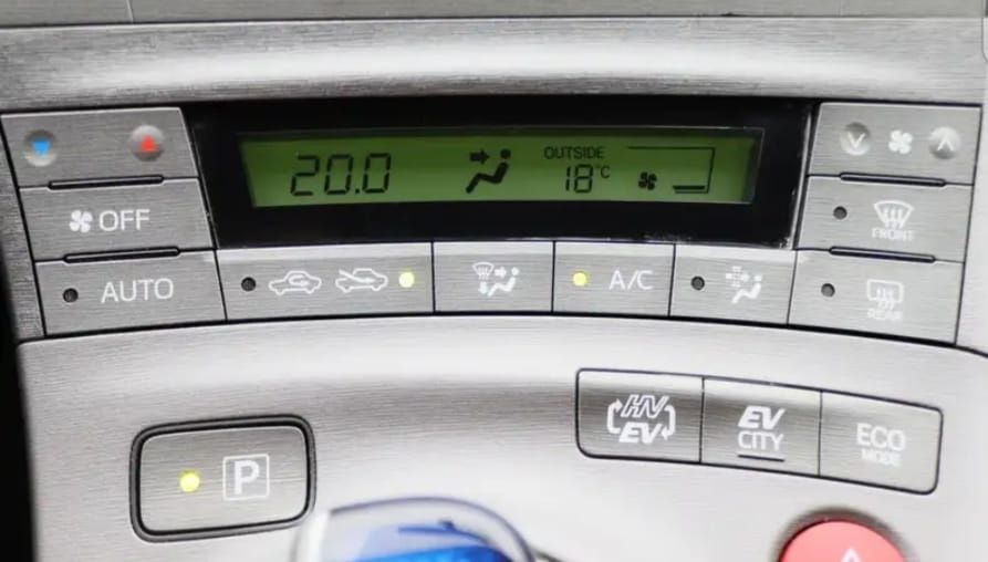 Vând Toyota Prius 3