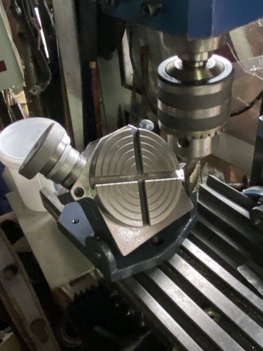 Въртяща маса за струг фреза