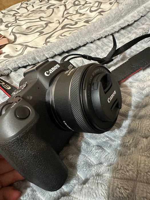 Продается фотокамера Canon EOS R8 body kit Canon LP-E17