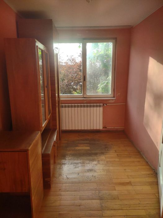 Vand apartament 2 camere, et.1. Oradea,zona Velența