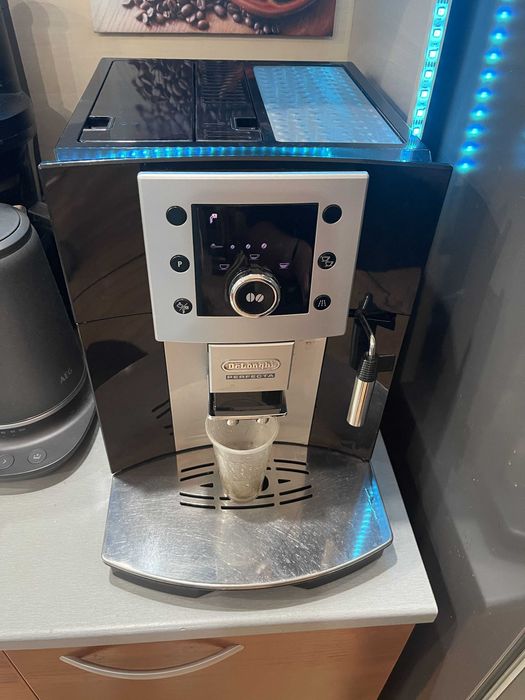 Кафе машина DELONGHI PERFECTA Esam 5400.