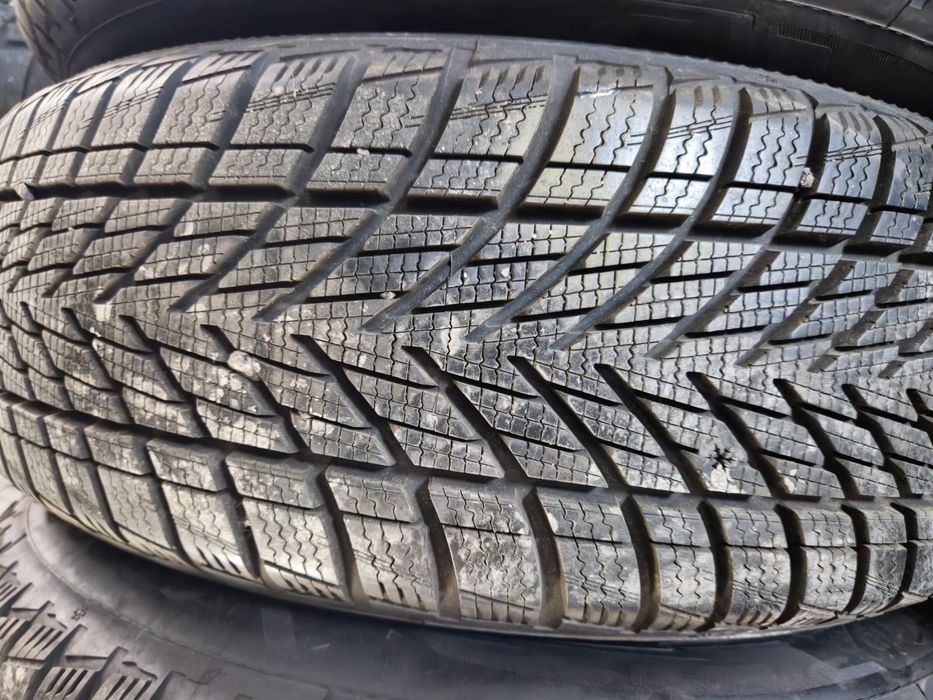 4 anvelope iarna Goodyear 205 60 16 ca și noi