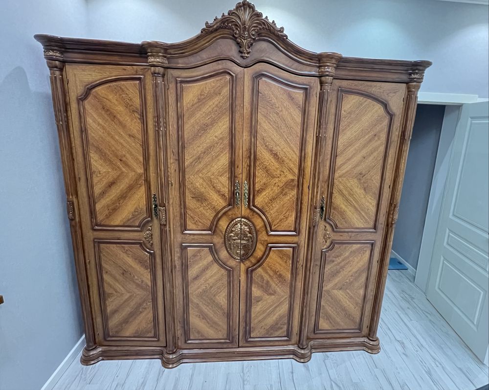 Продам шкаф 4 дверный