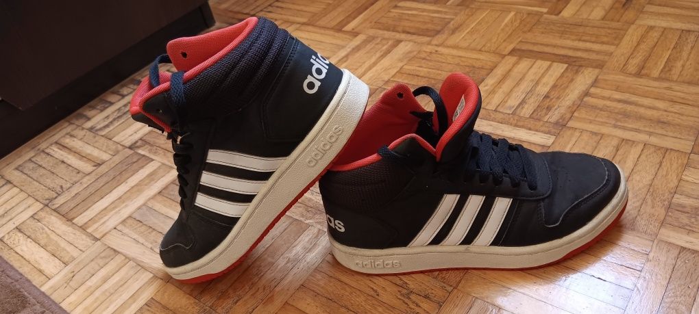 adidas Hoops 3.0 Mid
Маратонки adidas
Дамски кецове