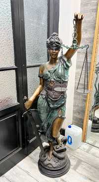 Бронзова статуя антикварна