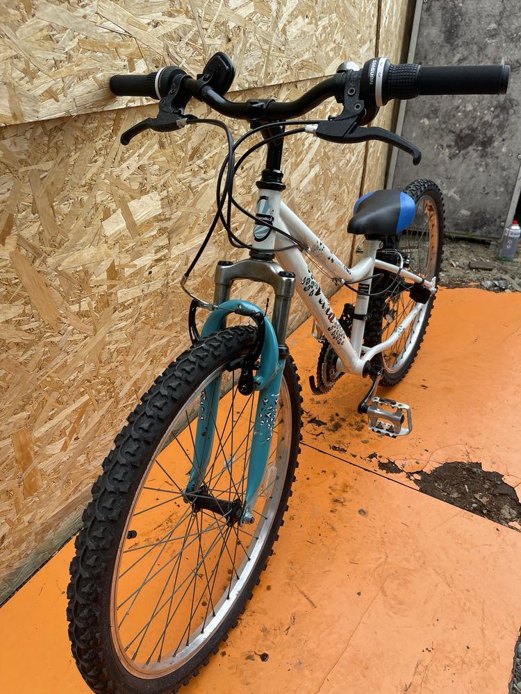 Bicicleta apollo vivid roti 24”