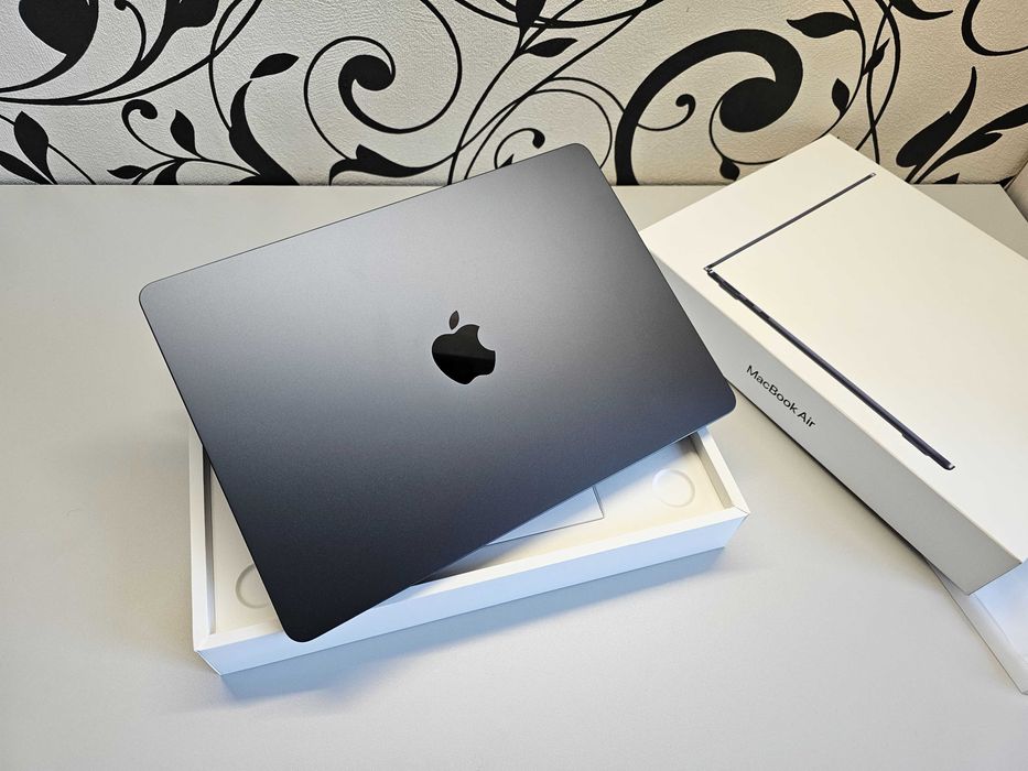ПРОДАМ Macbook Air 13" inch M4 (16GB/256GB). Практический НОВОЕ 100%