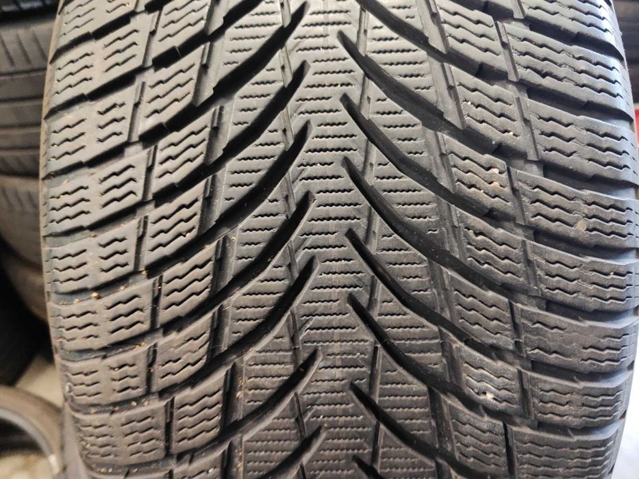 2бр.зимни гуми 235/35/20 Nokian