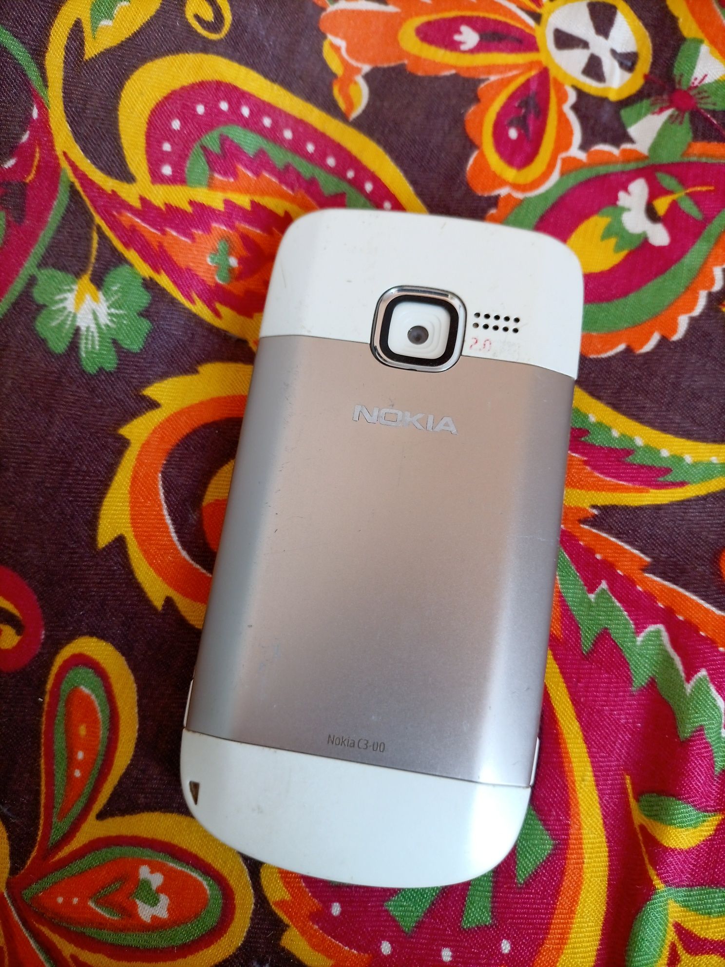 Nokia C-3 Radnoy hamma joyi