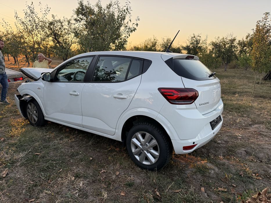 Vand Dacia Sandero 3/ avariat 2024 1.0 tce 14.000 km