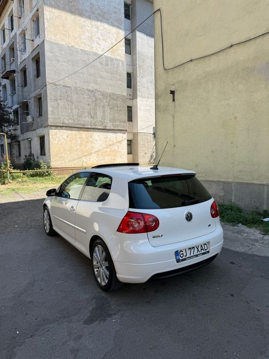 Golf 5 1.6 MPI Sport R line R32 GTI