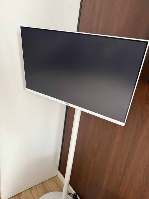 мобильный монитор/TV-панель на стойке