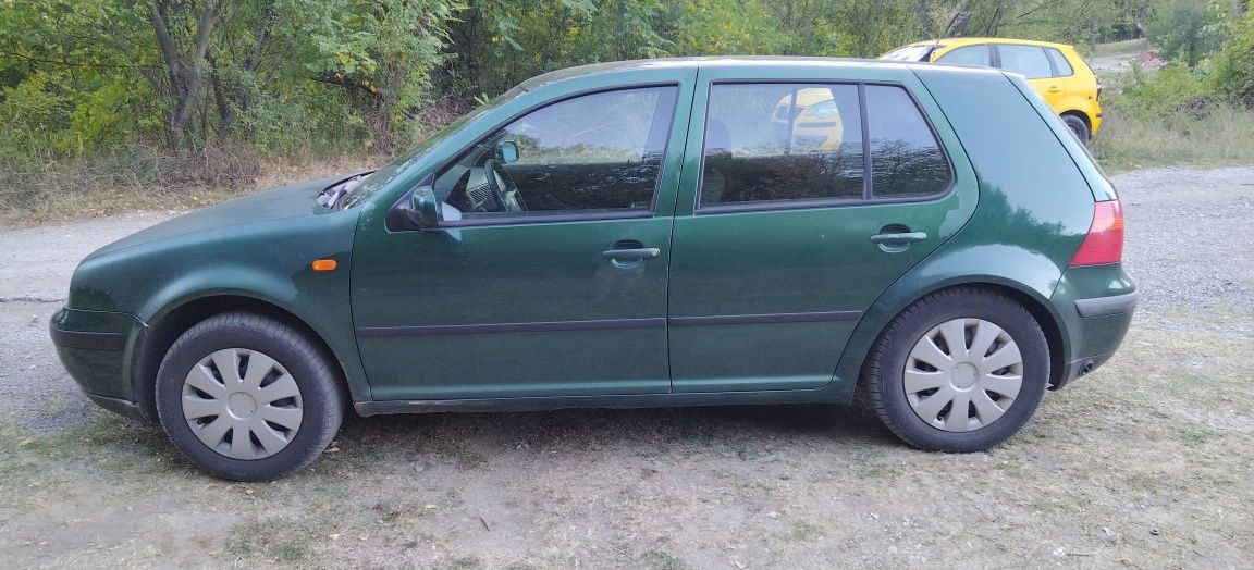 Продавам Кола за работа vw golf 4/1.4 газ бензин.всичко платено