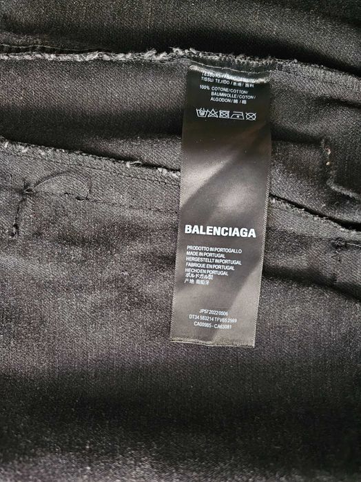 Jacheta spray-paint de denim Balenciaga