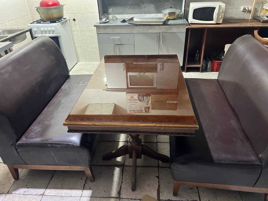 Продам диван + стол для кафе фастфуд