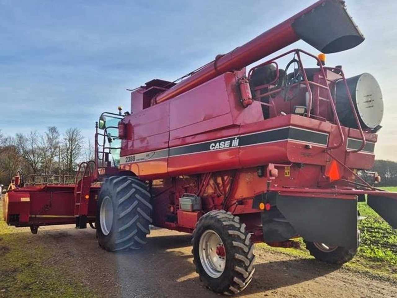 Зерноуборочный комбайн Case IH AXIAL-FLOW 2388