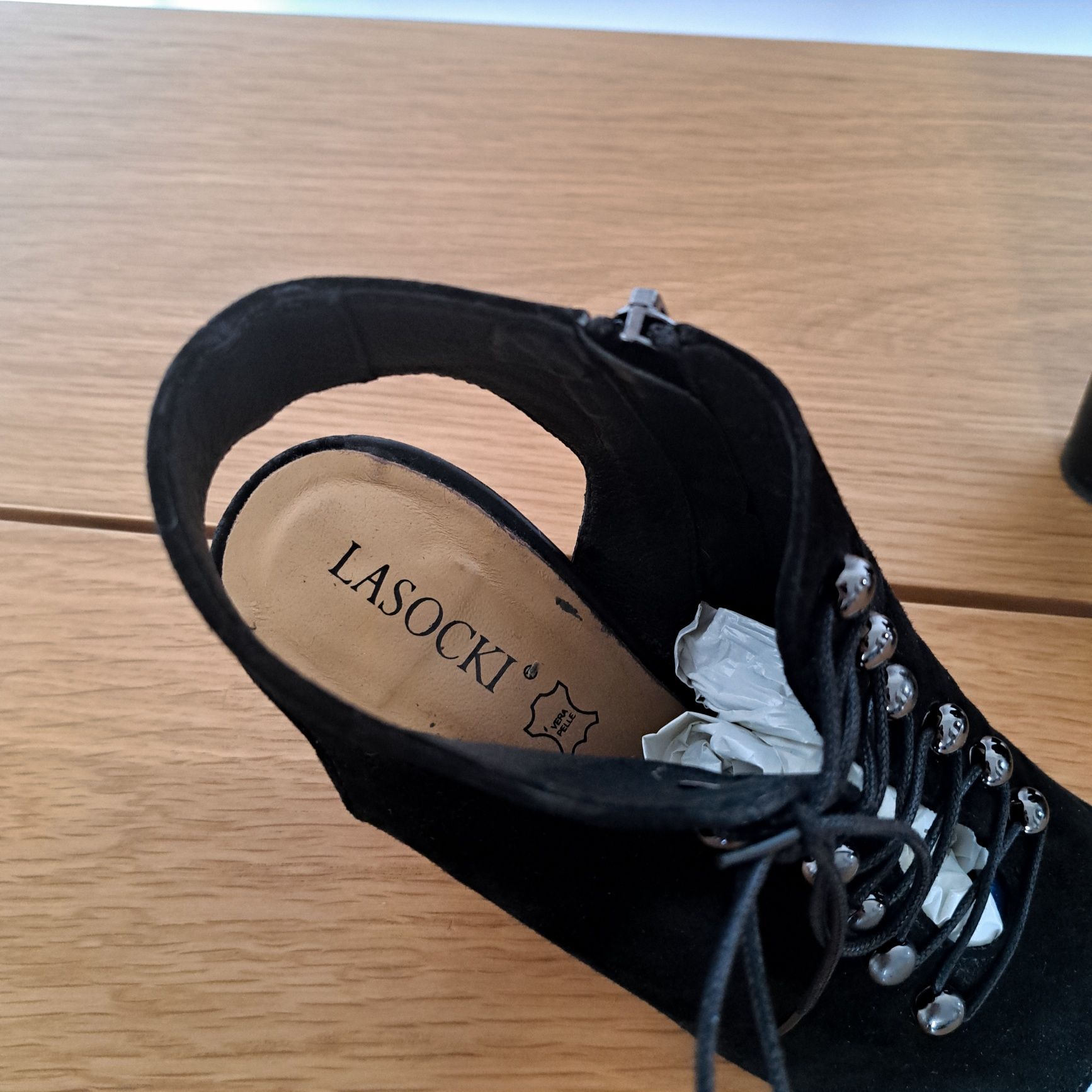 Sandale Lasocki cu toc, din piele intoarsa