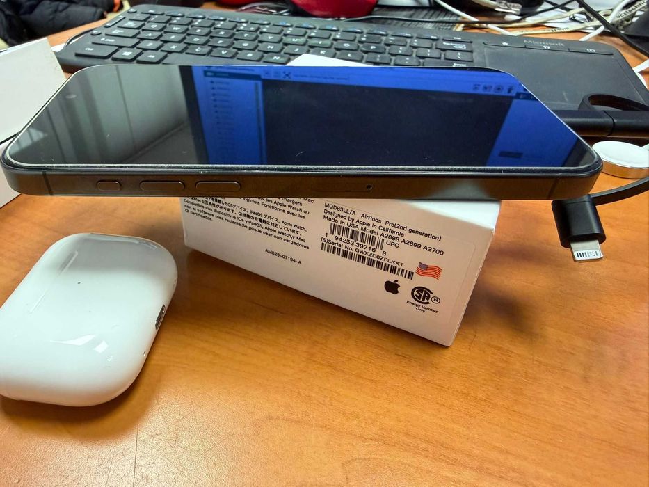 iPhone 15 PRO MAX Black Titanium Ca NOU + Air Pods Pro2 + 2 HuseKevlar