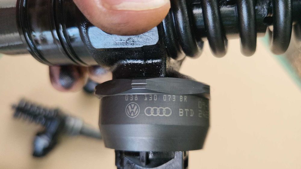Injector VW CADDY 2.0 038130073BR