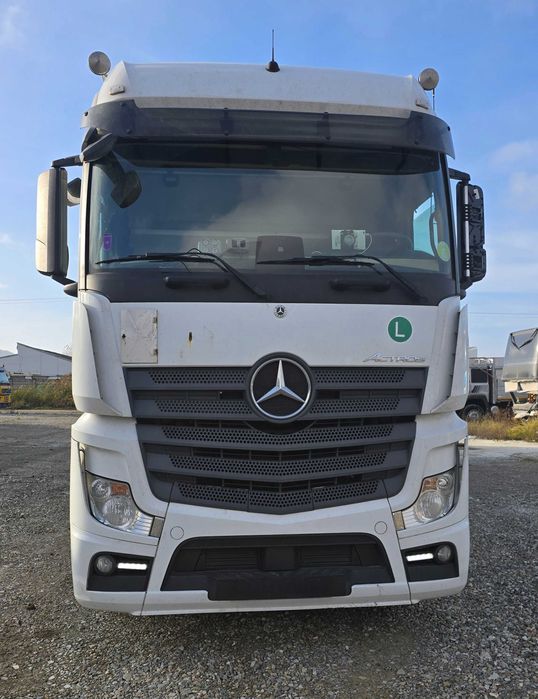 Mercedes 1851 + remorcă Schmitz