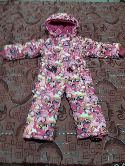 Детская зимняя куртка, непромокаемая.