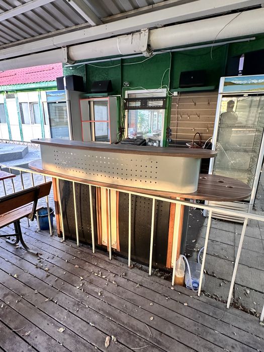 Барный стол для раздачи