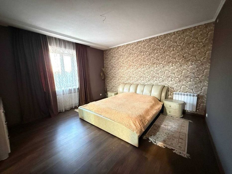 Продается  коттедж в центре города. Можно под коммерцию