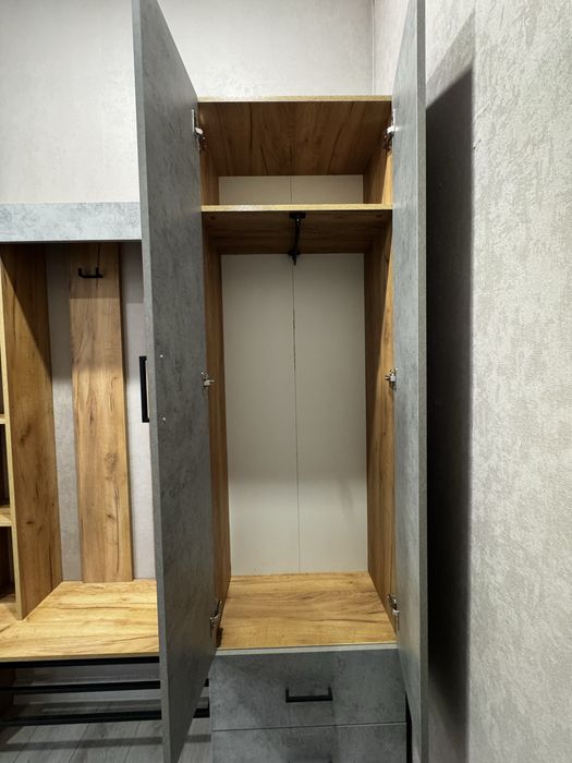 Продам стильную прихожую