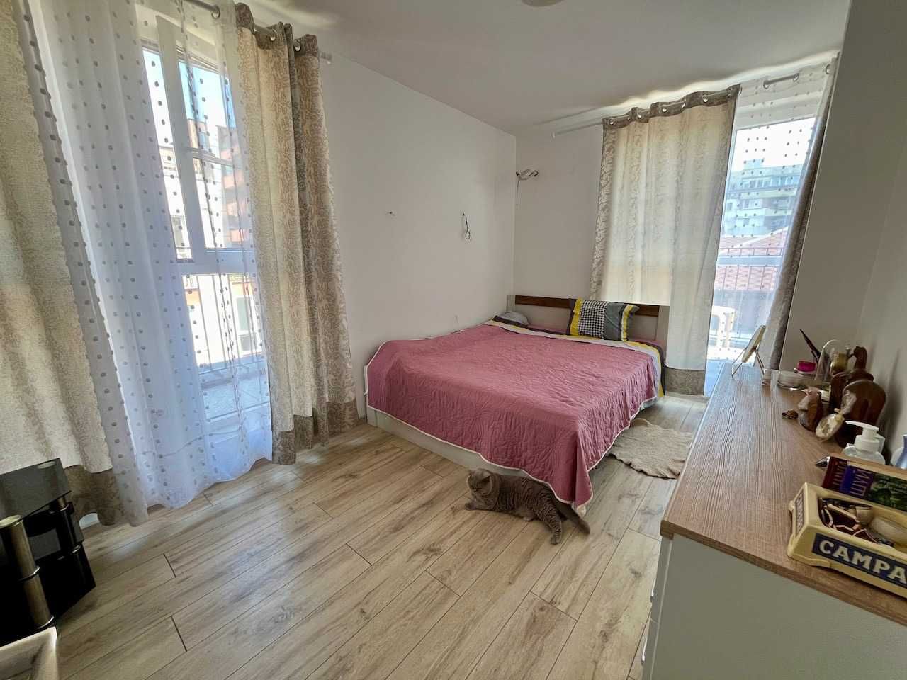 Продава се Тристаен апартамент в София, Младост 2 - 193000 кв.м за 1 €/кв.м - Снимка #1