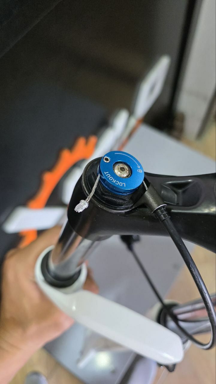 Продам или обменяю оригинал вилку Rock Shox (26) XC 30 Turn key