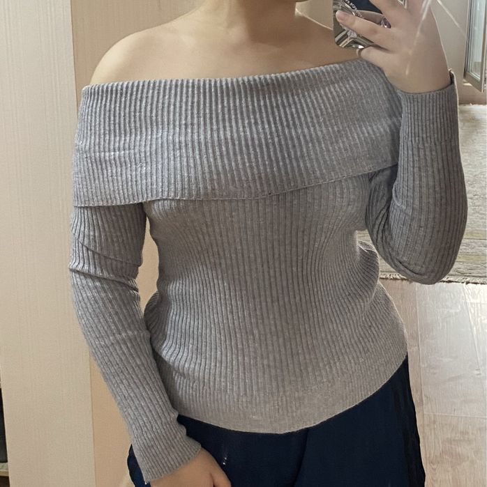 Кофта с открытыми плечами