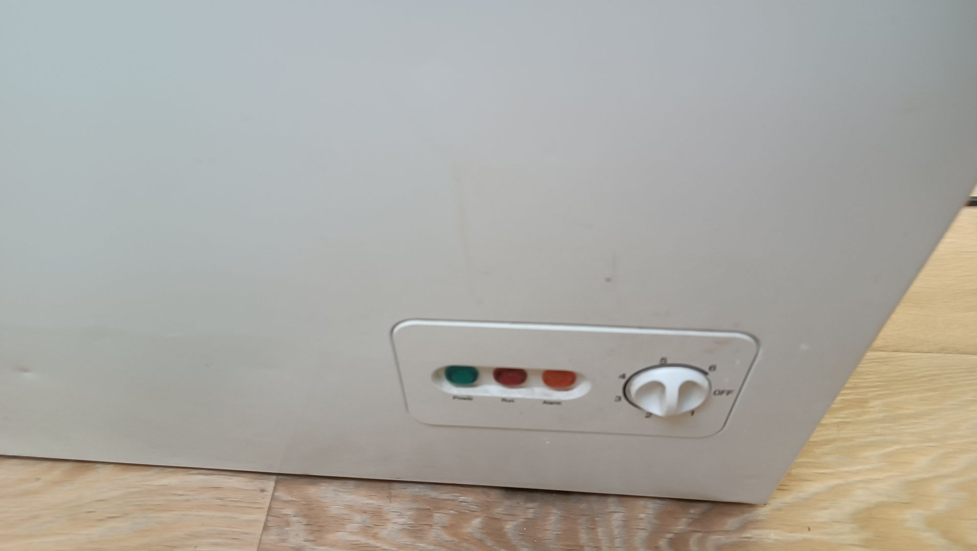 Морозильник Midea.
