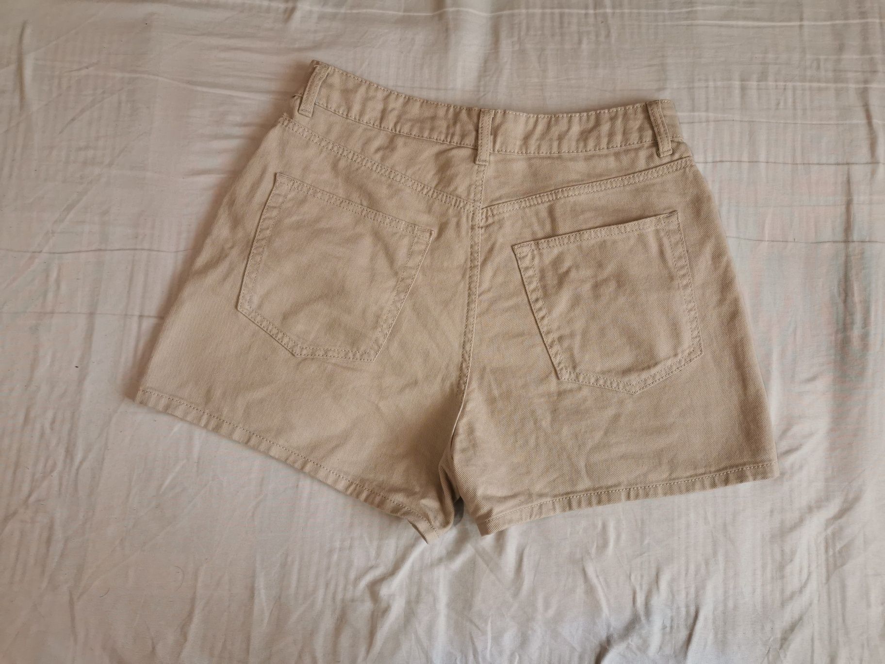 Pantaloni scurți DIVIDED, H&M, mărimea 40