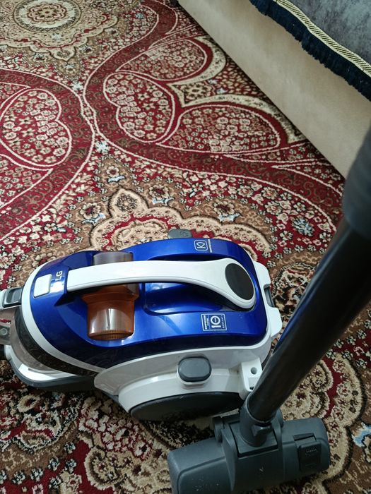 Продаётся пылесос не рабочи