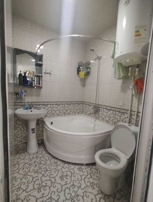 Продаётся 2х комнатная квартира с лифтом 8-этаж Адрес Микрорайон Арка!